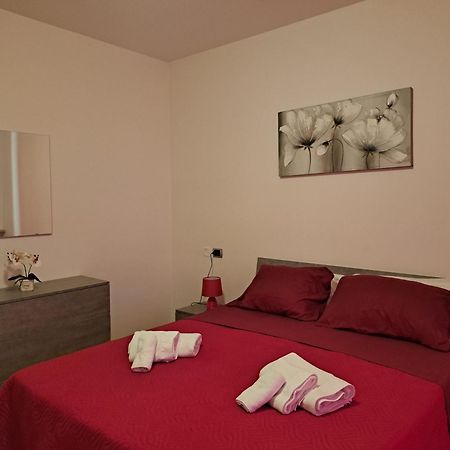 Blu Armony Apartment Sirmione Bagian luar foto